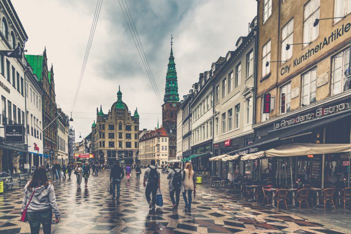 Turister trodser det dårlige danske vejr