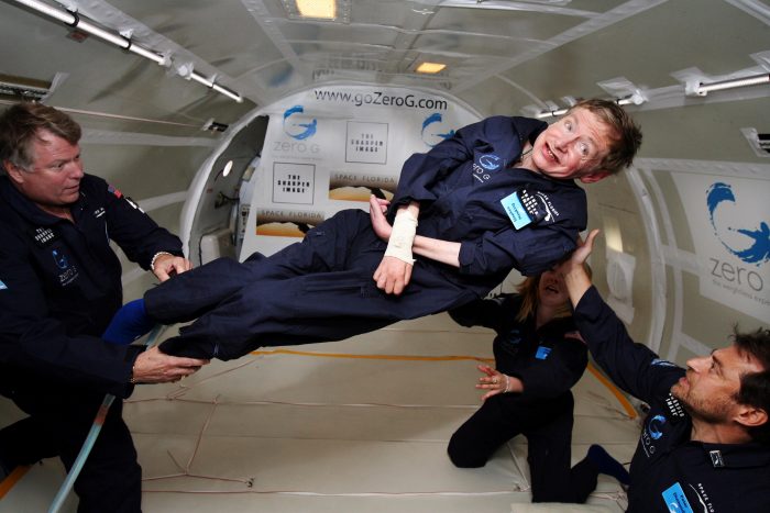 Stephen Hawkings ville kolonisere galaksen og Christian venter ivrigt på at flyve afsted.