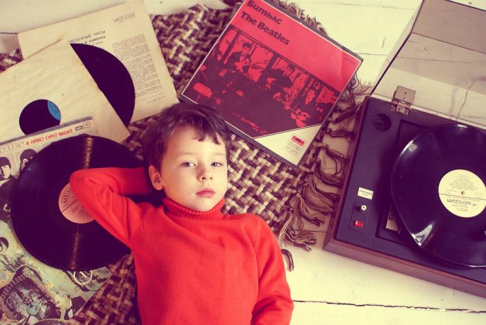 Vinylpusher om unges stigende LP-passion: »Det er sådan noget, der gør mig lykkelig! «