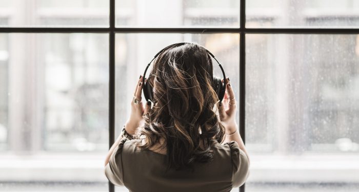 Forsker: Knitrende lyde og hviskende stemmer kan mindske unges stress