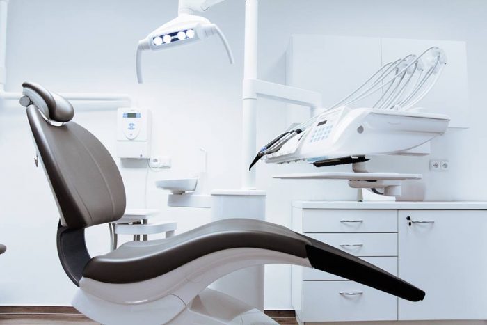 Danske Regioner opsiger tandlægeoverenskomst