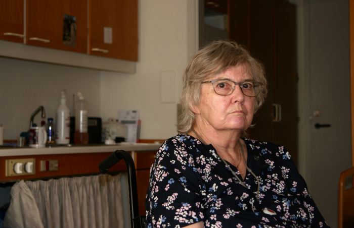 Jette på 80 år bor på plejehjem: “Bare de kommer og besøger mig”
