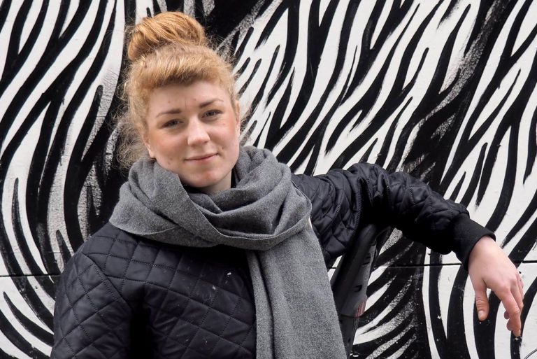 Grafiske designere arbejder gratis