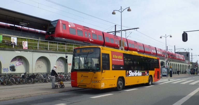 Gymnasier om autismeklasser: Lang transport er et stort problem
