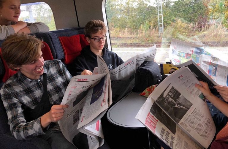Gymnasieelever på studietur: Nu tager de toget og betaler klimaaflad