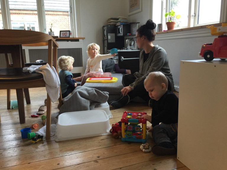Kritik af ny lov om børnecheck: Mor og far ligestilles på bekostning af børnene  