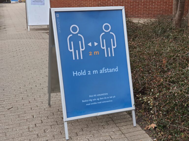 Timelange køer: Region Hovedstaden mangler medarbejdere til at teste for Covid-19