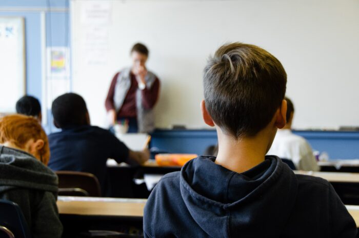 Eksperter: Danske lærere mangler viden om diskrimination i klasseværelset
