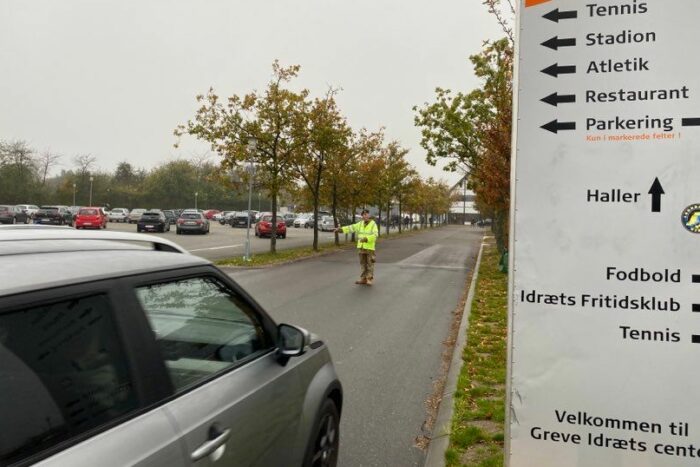 Rekordmange brevstemmer i Greve: Trafikalt kaos på parkeringsplads kan være synderen