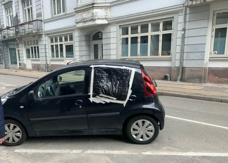 Bilhærværk fortsætter på Vesterbro: 22-årig anholdt