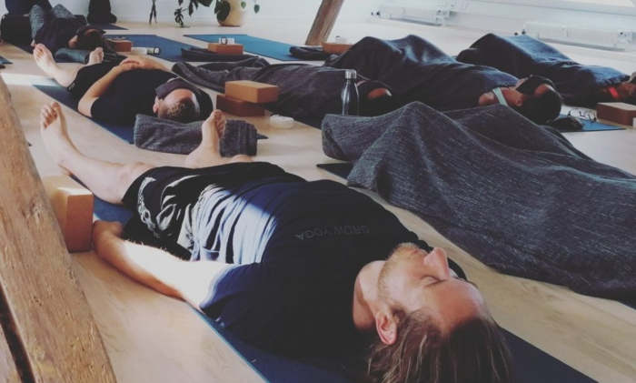 Yogastudie støtter op om mænds sundhed med nyt initiativ