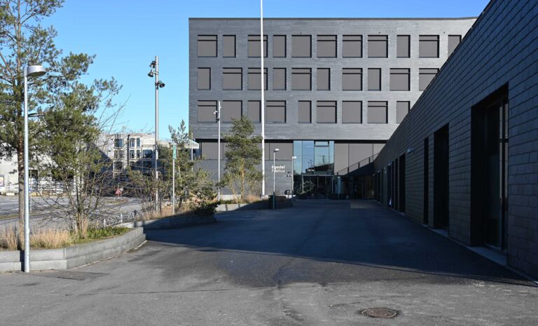 Først fik arbejdspladsen kras kritik for mobning: Nu sætter man ind