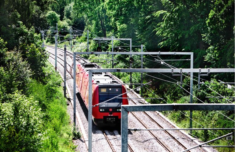 DSB taler om bro – kritikere om skillelinje