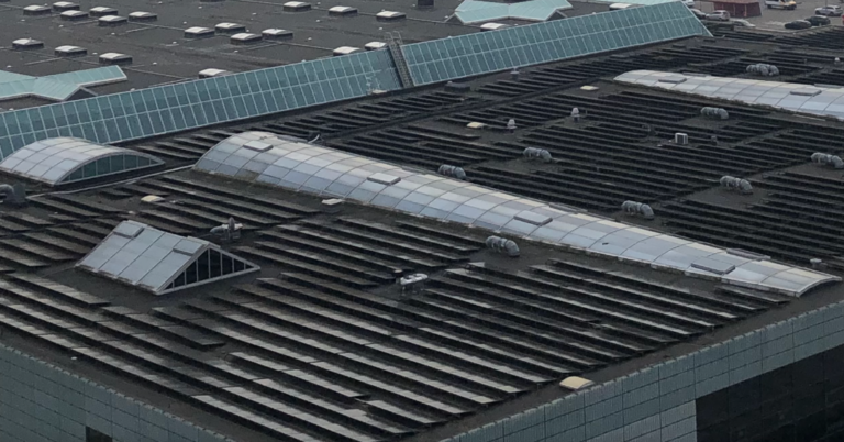 Bredt flertal i byrådet vil opføre flere solceller på kommunens tage