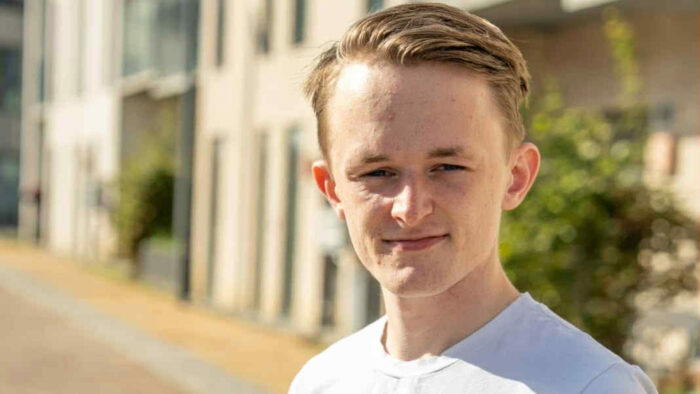 Jonathan savner unge stemmer i lokalpolitikken: ”Ungdommen er ikke ordentligt repræsenteret” Jonathan savner unge stemmer i lokalpolitikken: ”Ungdommen er ikke ordentligt repræsenteret”