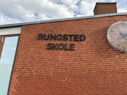 Skoleelever i Hørsholm får gratis bind og tamponer i skolen