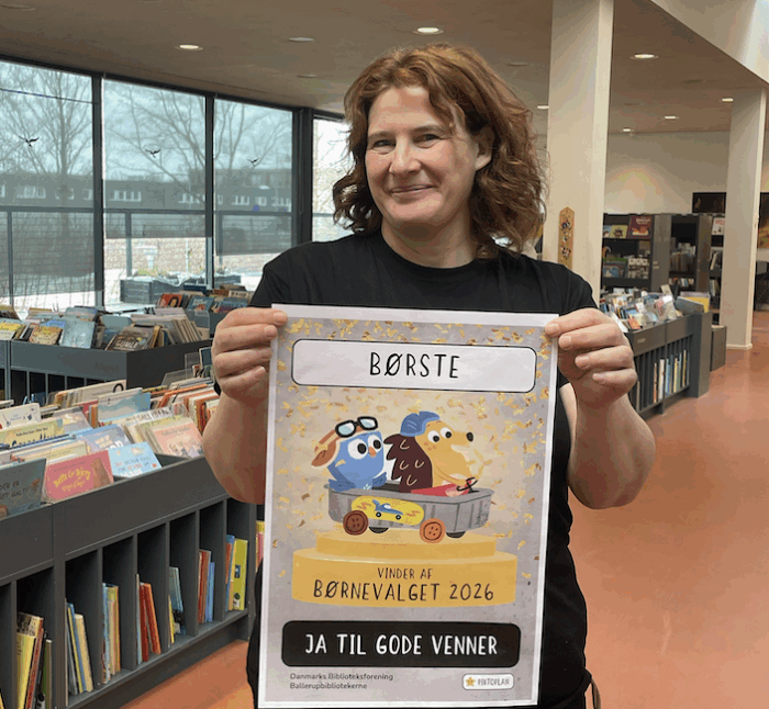 RIkke Smith har printet vinderplakaten for Børnevalget 2026