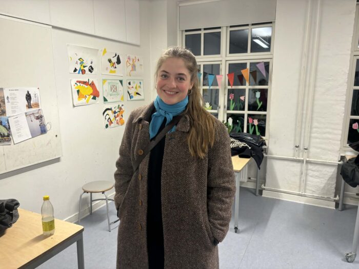 De unge ansatte ved valgsted i Frederiksberg Kommune er glade for at kunne bidrage til demokratiet