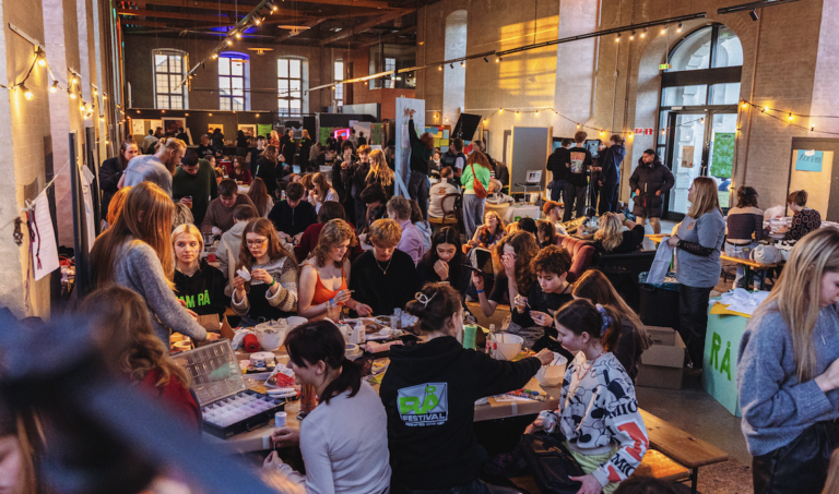 Kritik fra Alkohol og Samfund: RÅ Festival er for unge ned til 13 år – alligevel serveres der alkohol