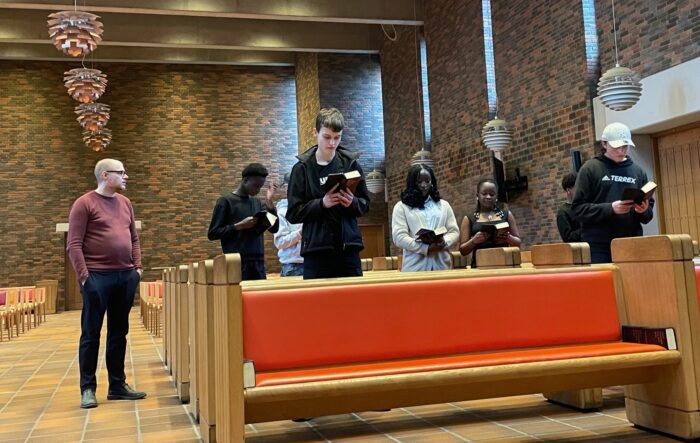 Konfirmander i Brøndby Strand: “Må man gerne sige ´wallah´, når man er kristen?”