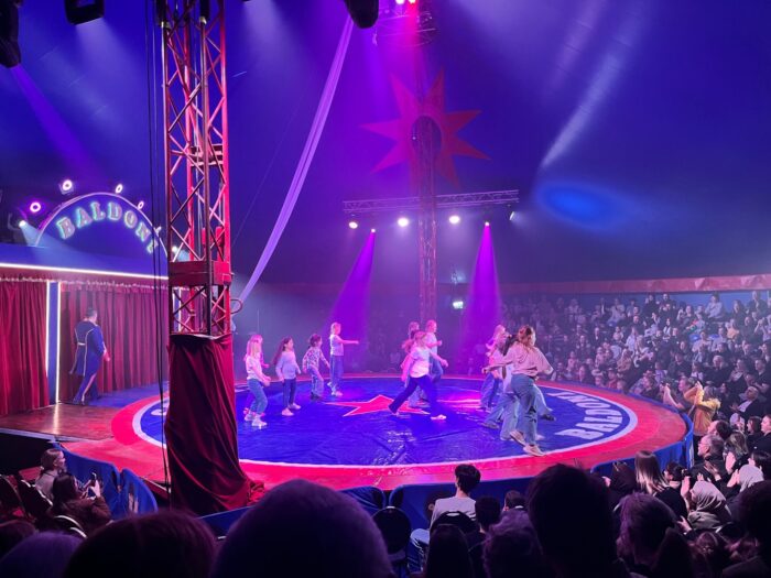 De Dansende Showkids optræder med Cirkus Baldoni i Hillerød. Foto: Signe Krabbe Hansen